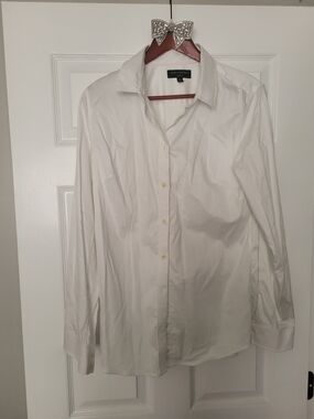 Banana Republic Men’s Classic White Dress Shirt